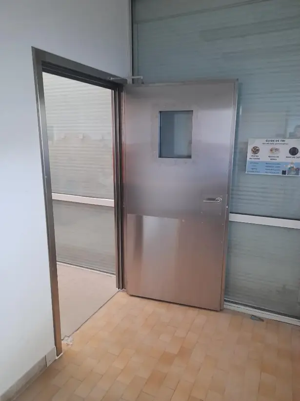 Bloc-porte coupe-feu inox : huisserie et vantail inox, oculus vitré